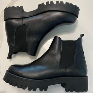 Steve Madden leather Chelsea boots, size 8, black